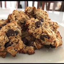 Super Food Banana Oatmeal Cookies to help manage toddler mealtimes.